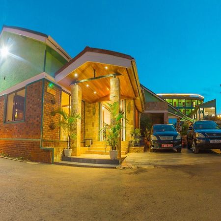 Shangri-La Hotel Muyenga Bugolobi Exteriör bild