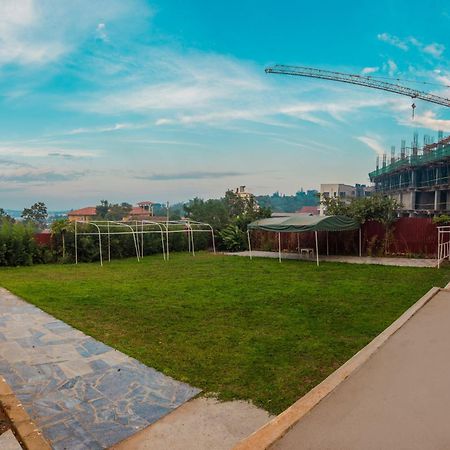 Shangri-La Hotel Muyenga Bugolobi Exteriör bild