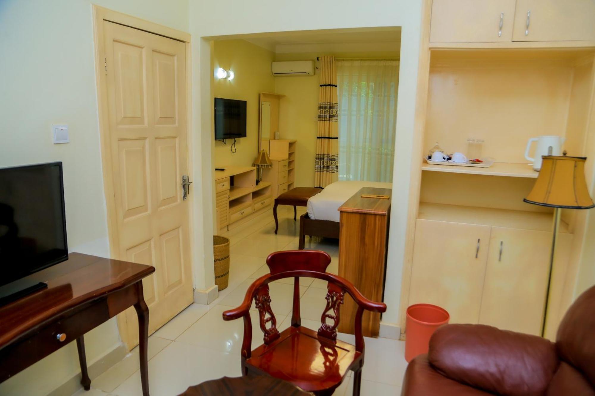 Shangri-La Hotel Muyenga Bugolobi Exteriör bild