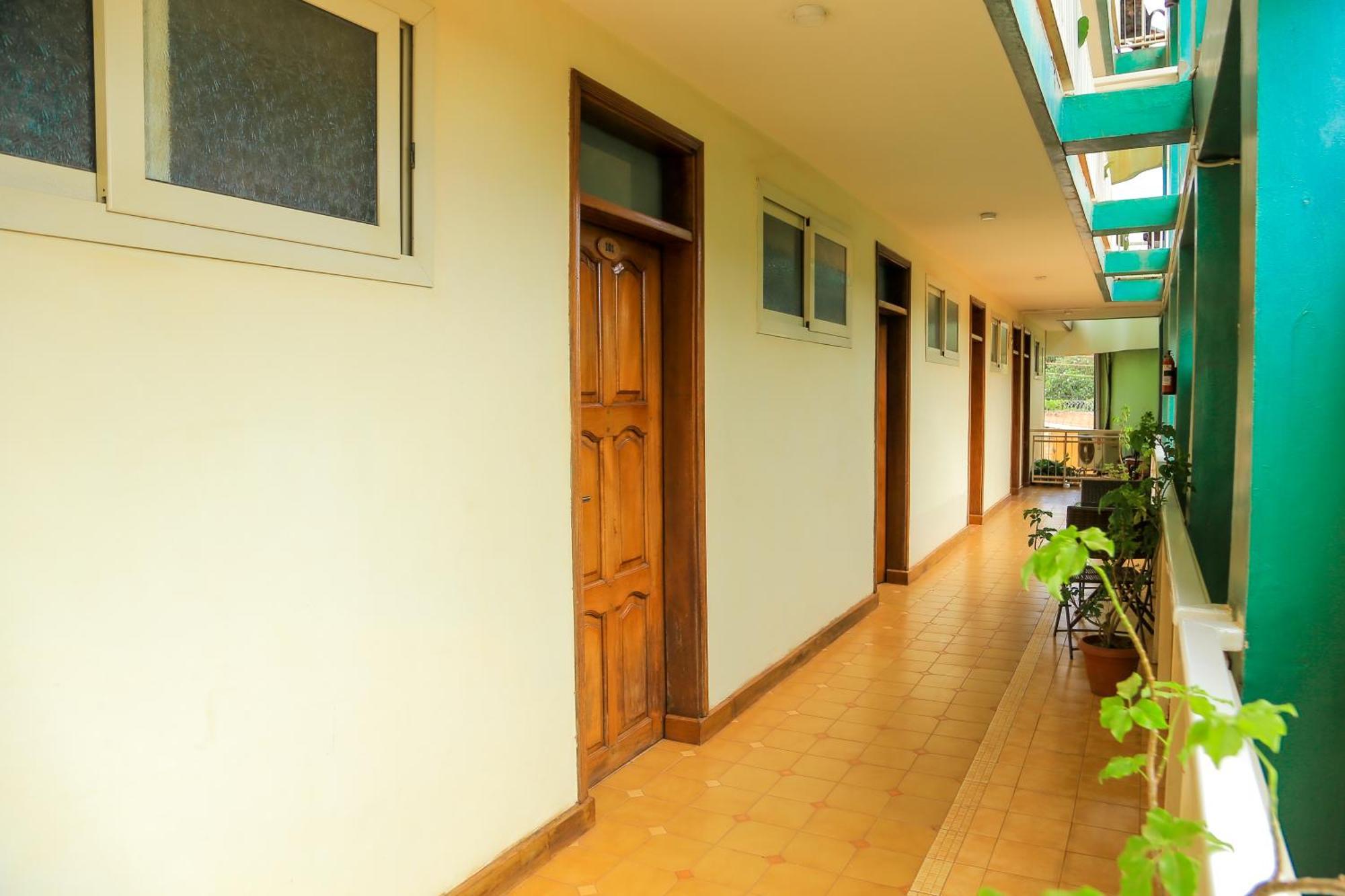 Shangri-La Hotel Muyenga Bugolobi Exteriör bild