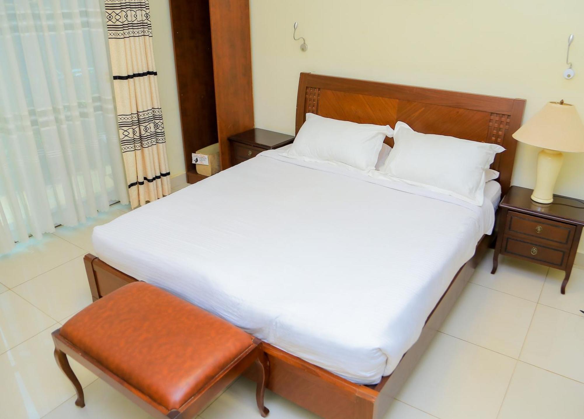 Shangri-La Hotel Muyenga Bugolobi Exteriör bild