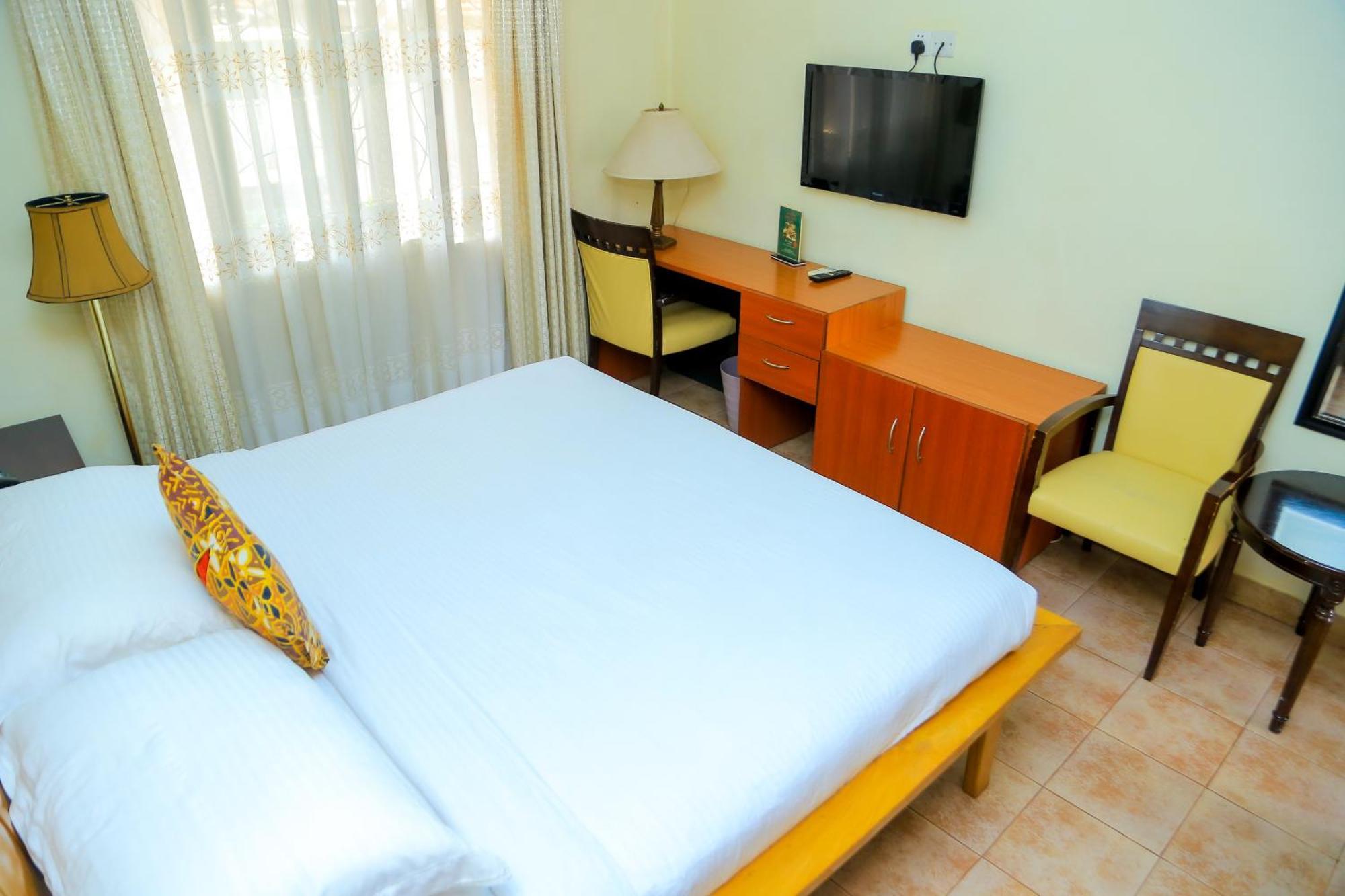 Shangri-La Hotel Muyenga Bugolobi Exteriör bild