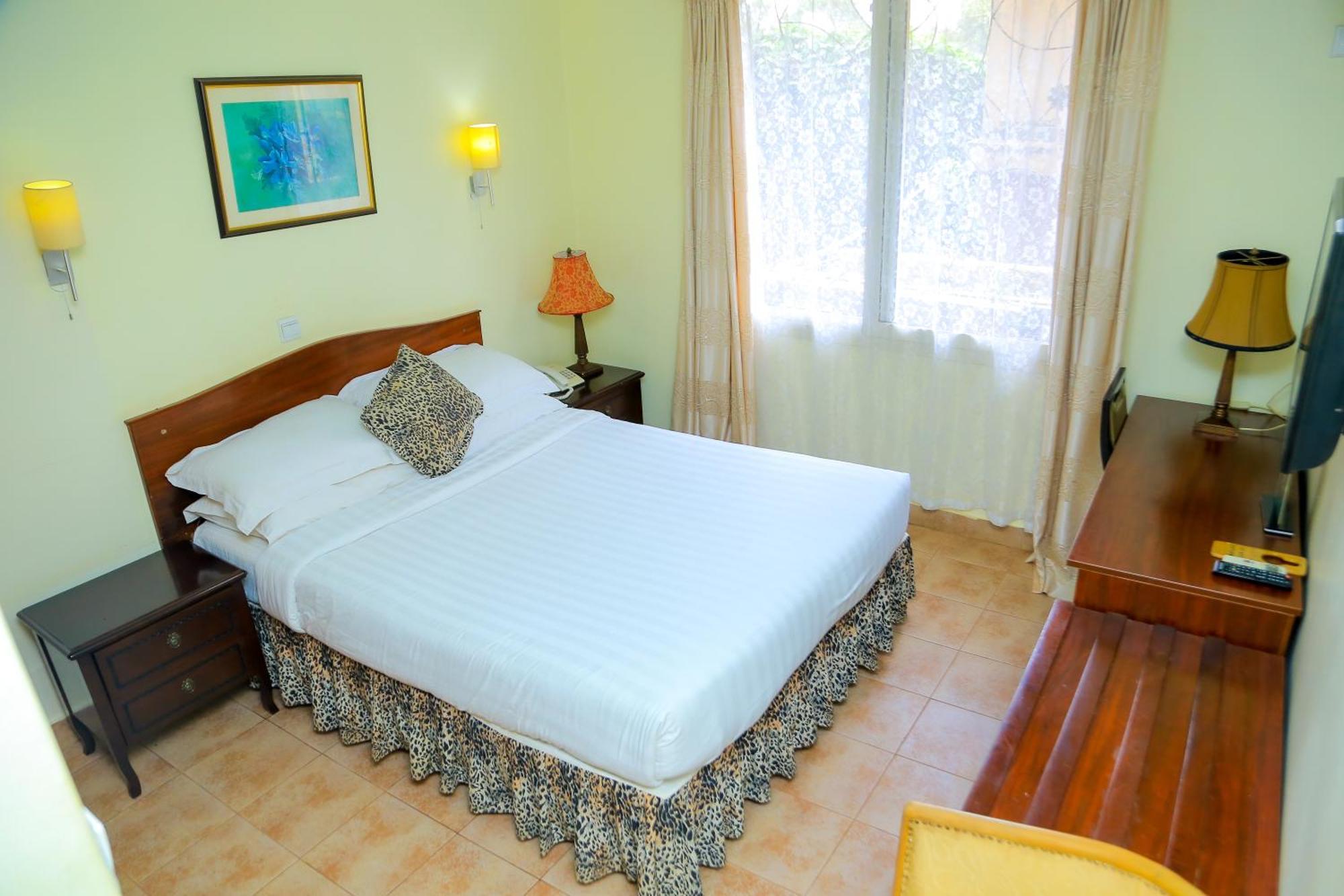 Shangri-La Hotel Muyenga Bugolobi Exteriör bild