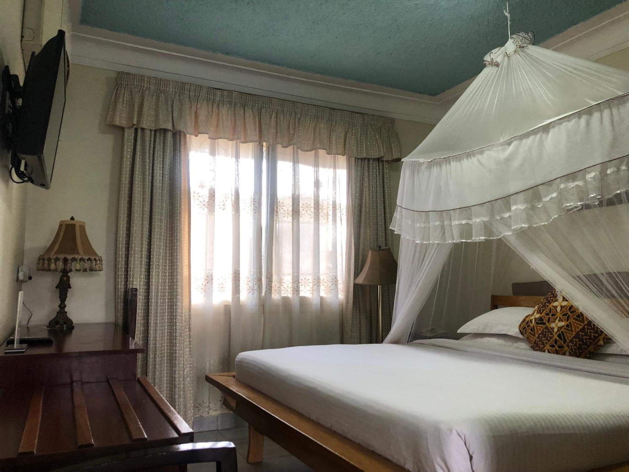 Shangri-La Hotel Muyenga Bugolobi Exteriör bild