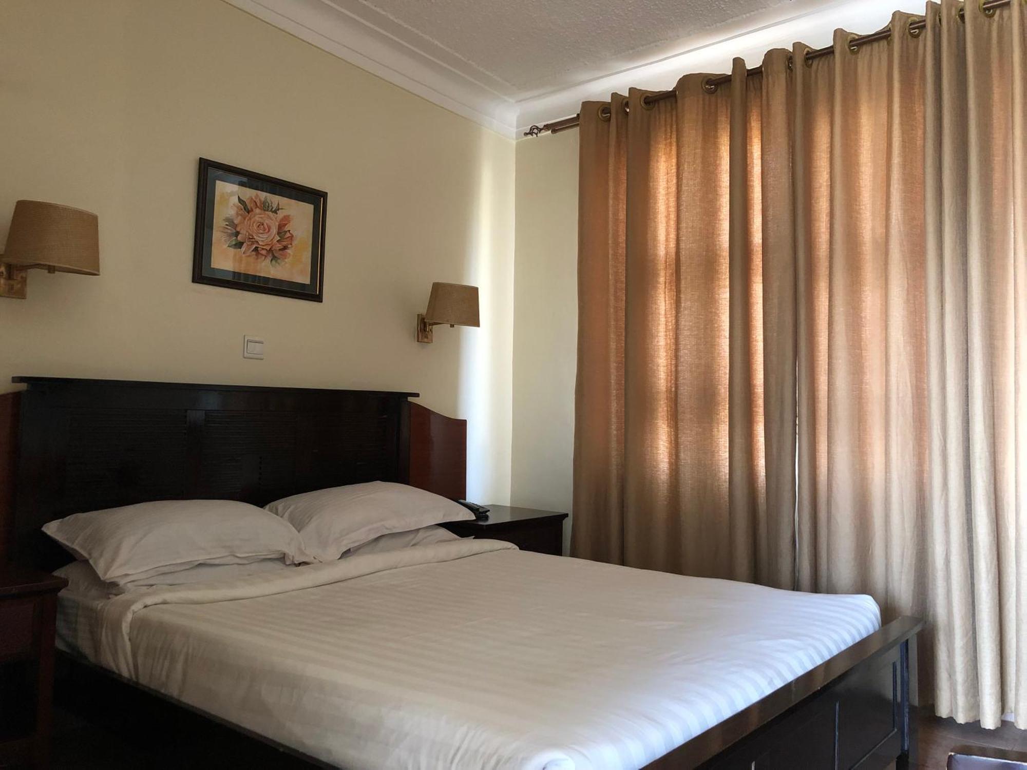 Shangri-La Hotel Muyenga Bugolobi Exteriör bild